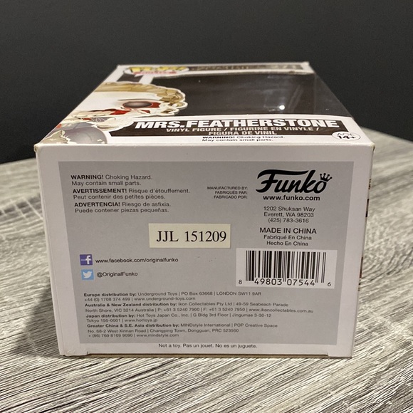 Funko Pop! Movies | Pride and Prejudice Zombies #271: Mrs. Featherstone - Figure - Picture 7 of 14